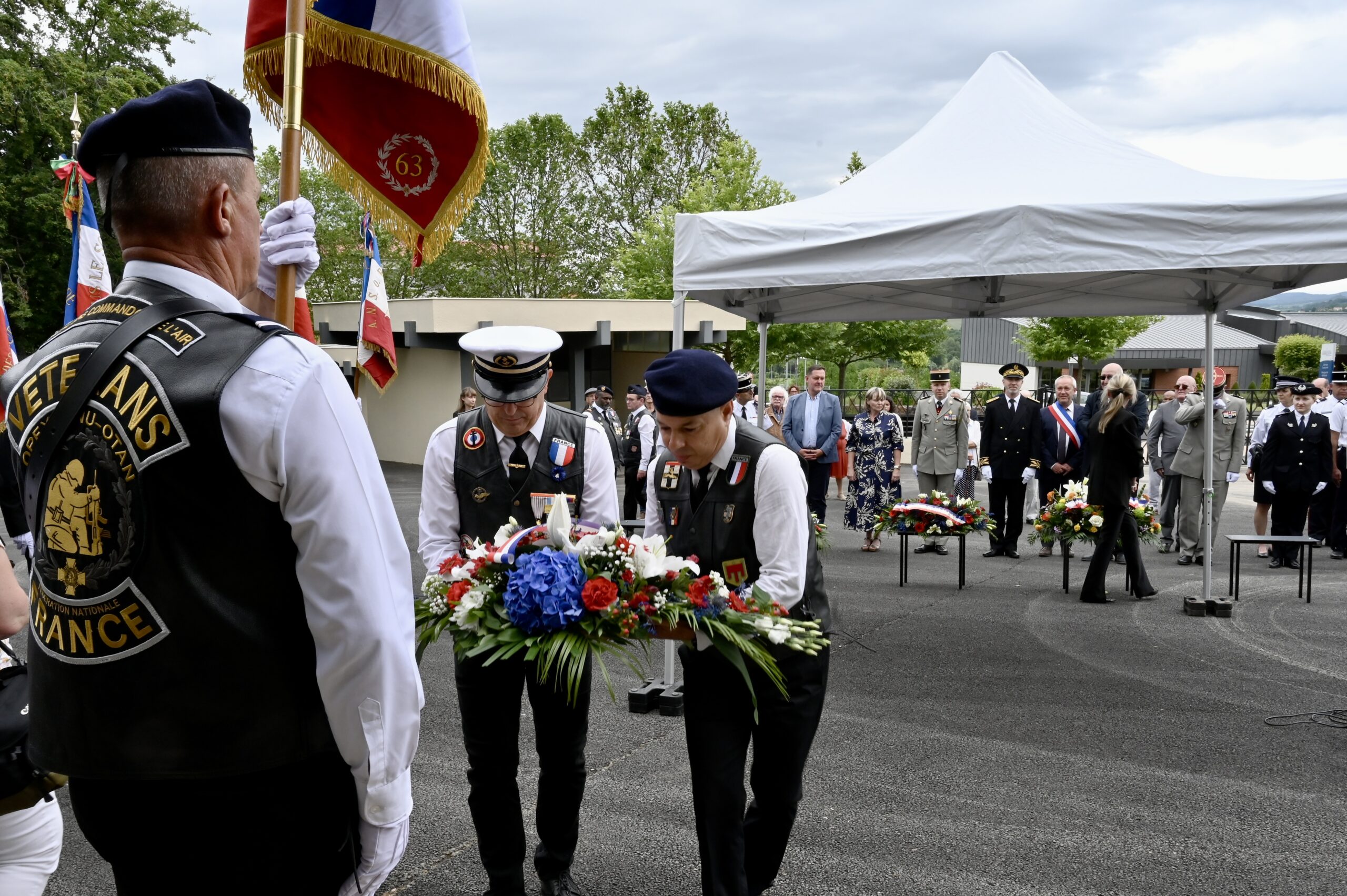 Département 63 – rassemblement lors de la Journée nationale OPEX, vue d’ensemble autour de la stèle