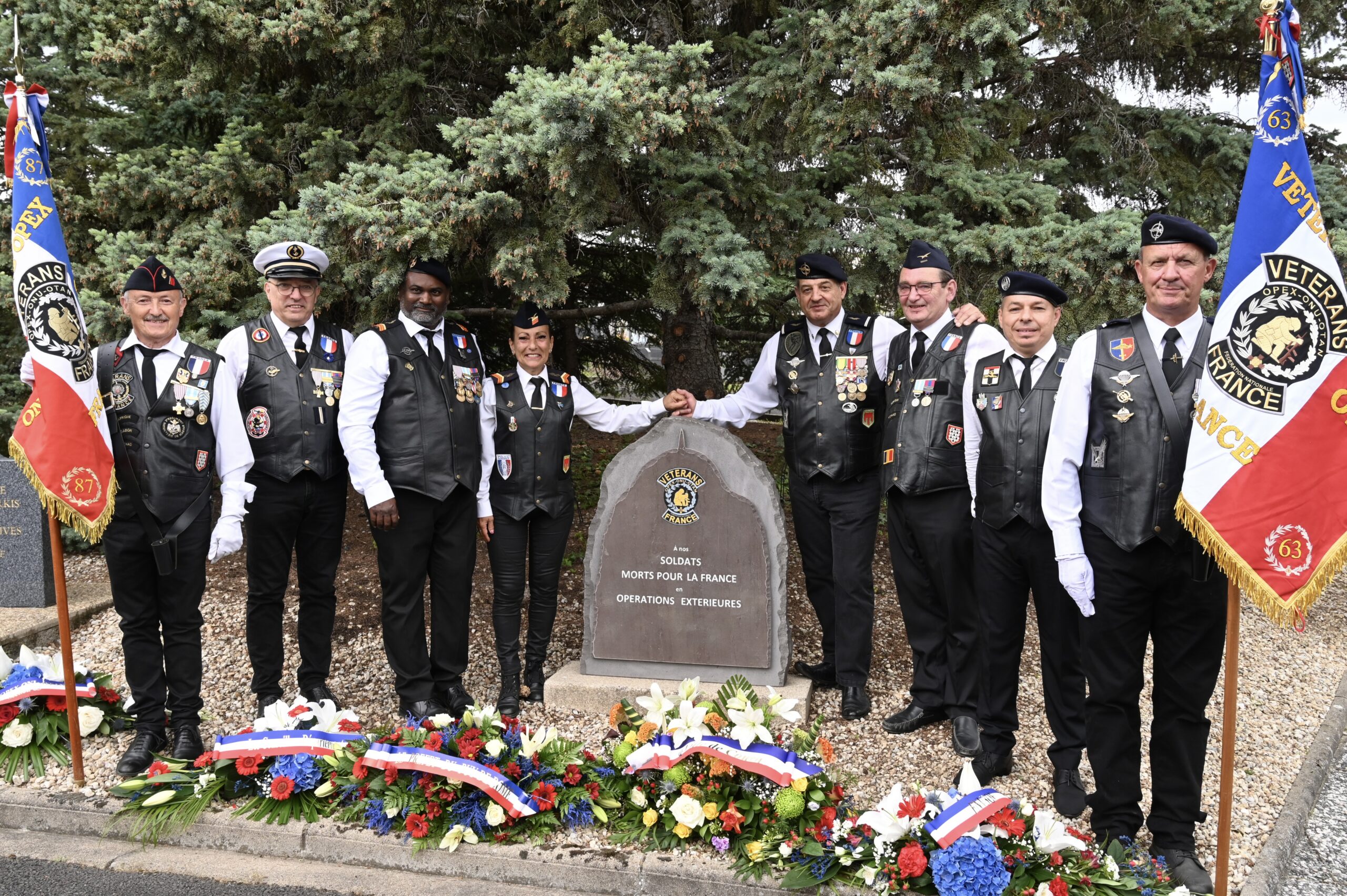 Département 63 – Département 63 – rassemblement lors de la Journée nationale OPEX, vue d’ensemble autour de la stèle